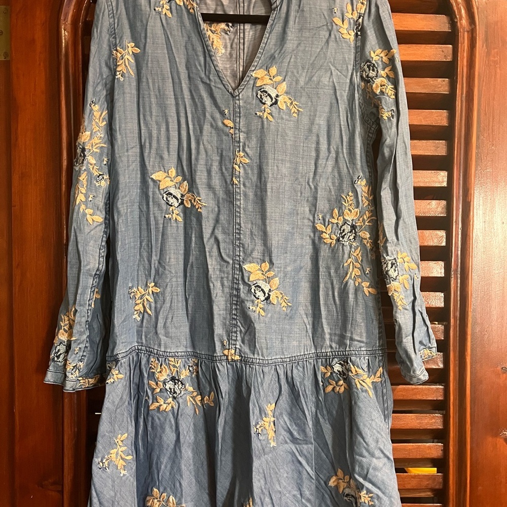 Driftwood dress shirt women’s Embroidered Floral Design size M